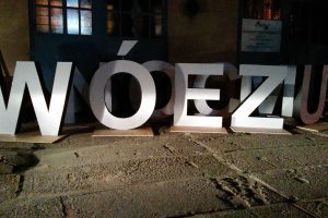 Litery 3D z podświetleniem